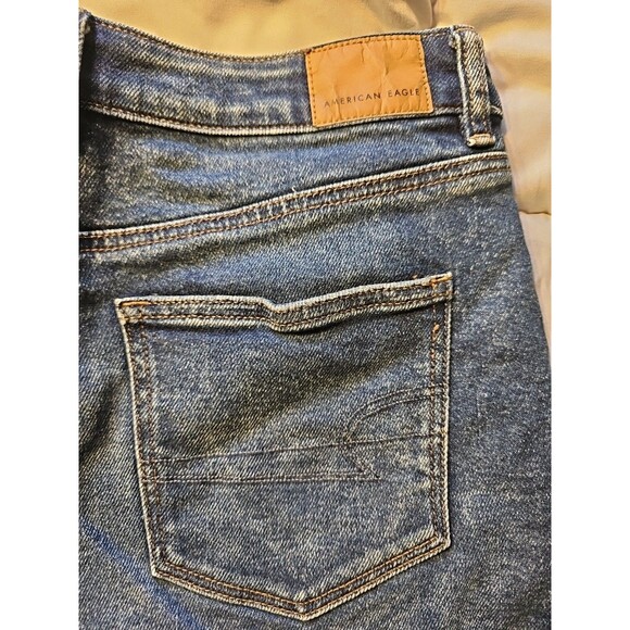 American Eagle Shorts Women 4 Mom Jean stretch cuffed high Rise Distressed - Picture 3 of 7